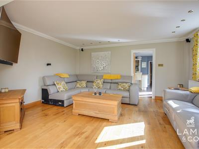 SITTING/DINING ROOM